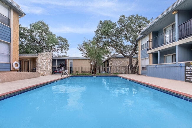 Oak Creek in San Antonio, TX - Foto de edificio - Building Photo