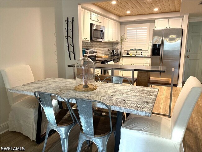 property at 1900 Alamanda Dr