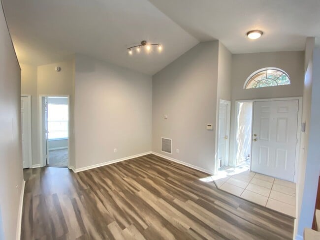 132 Rose Hill Trail in Sanford, FL - Foto de edificio - Building Photo