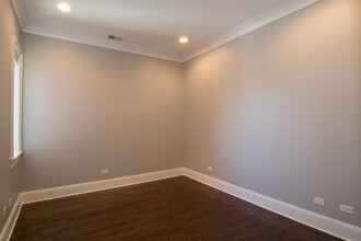 1349 W Belmont Ave in Chicago, IL - Building Photo - Interior Photo