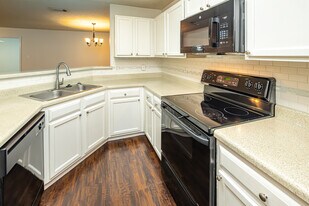 Maison Bocage Apartments in Baton Rouge, LA - Building Photo