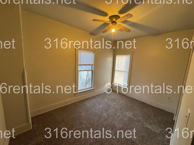 415 E Broadway St in Newton, KS - Building Photo - Building Photo