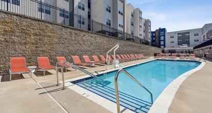 The Valley in State College, PA - Foto de edificio - Building Photo