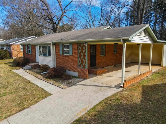 108 Revere Dr in Greensboro, NC - Building Photo - Building Photo