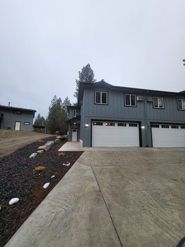 1306-1308 E Farwell Rd in Spokane, WA - Building Photo - Building Photo