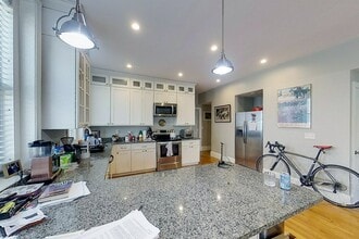 3 1/2 Bull St, Unit 1 in Newport, RI - Building Photo - Building Photo