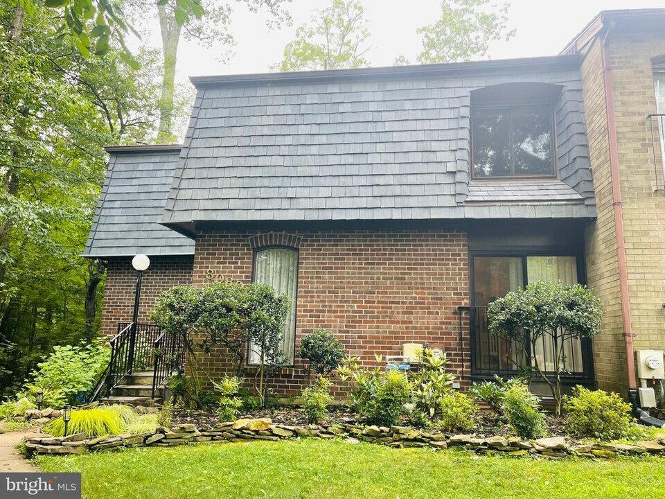 8080 Inverness Ridge Rd in Potomac, MD - Building Photo