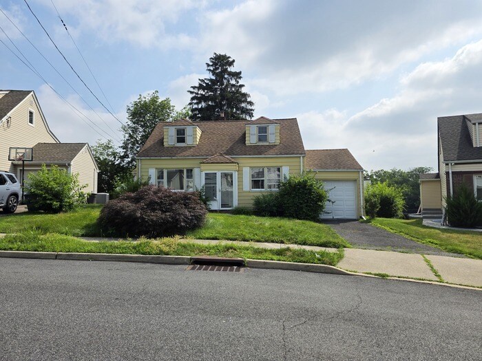 40 Highview Dr in Clifton, NJ - Building Photo