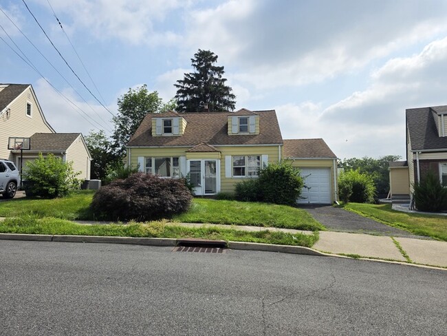 property at 40 Highview Dr