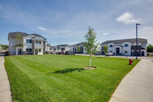 property at 5213 Farnum Ln
