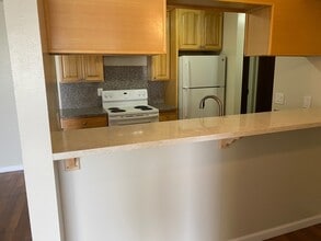 281 Juana Ave, Unit 304 in San Leandro, CA - Building Photo - Building Photo