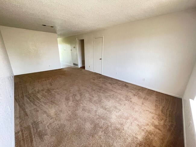 1004 Eastside Dr in Killeen, TX - Building Photo - Building Photo
