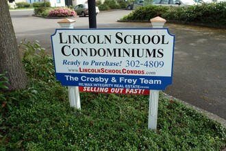Lincoln School Condos in Eugene, OR - Foto de edificio - Building Photo