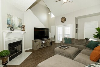 6595 Reserve Dr in Indianapolis, IN - Foto de edificio - Building Photo