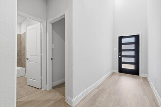 2102 Windy Trl in Princeton, TX - Foto de edificio - Building Photo