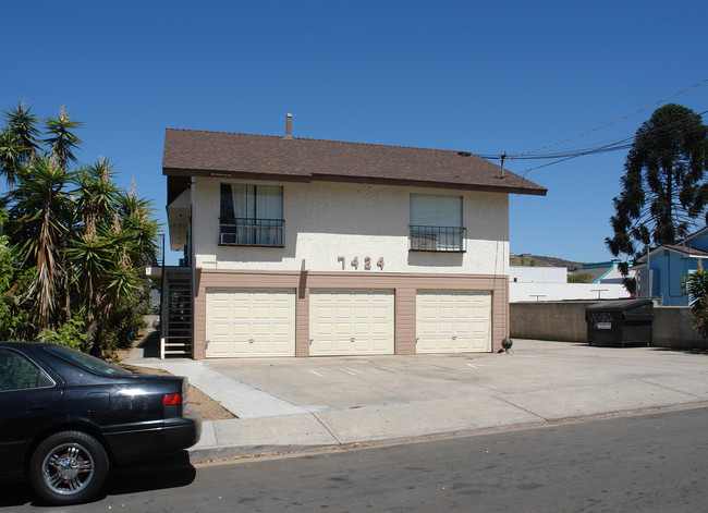 7424 Pacific Ave in Lemon Grove, CA - Building Photo - Building Photo