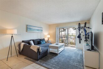 855 Euclid Ave in Miami Beach, FL - Building Photo - Building Photo