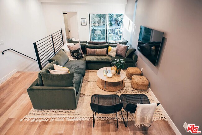 property at 838 N Harvard Blvd