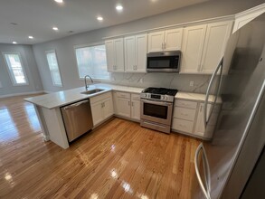 126 Cross St, Unit 4 in Somerville, MA - Building Photo - Building Photo