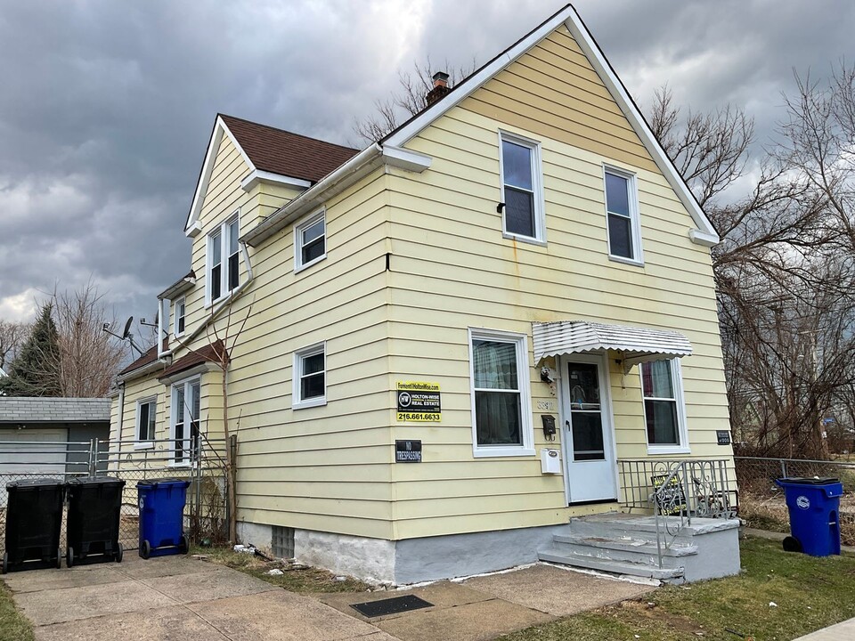 3392 W 49th St in Cleveland, OH - Foto de edificio