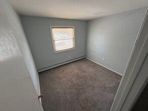 16 Linden St, Unit 1 in Coram, NY - Building Photo - Building Photo