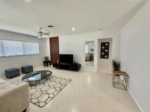 23 NE 19th Ave in Pompano Beach, FL - Building Photo - Building Photo