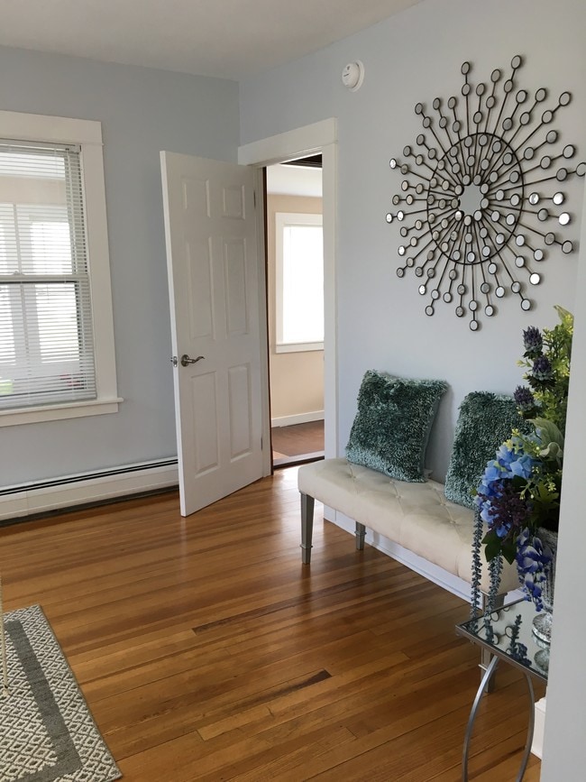 40 Magnolia St, Unit 1st in New Britain, CT - Foto de edificio - Building Photo