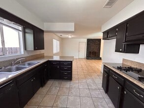 1610 W La Vida Ave in Visalia, CA - Building Photo - Building Photo