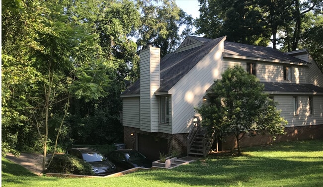 property at 3239 Sunnymede Ln