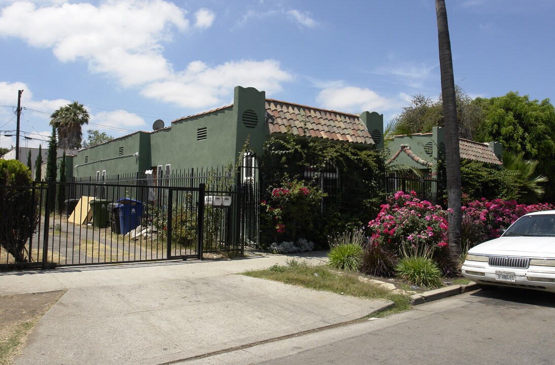 6126 Romaine St in Los Angeles, CA - Building Photo