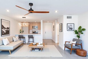 1400 E Palm Canyon Dr in Palm Springs, CA - Building Photo