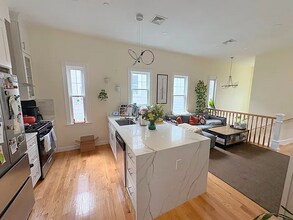 32 Putnam Ave, Unit 3 in Cambridge, MA - Building Photo - Building Photo