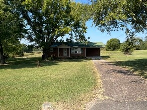 7107 N Milton Rd in Milton, TN - Building Photo - Building Photo
