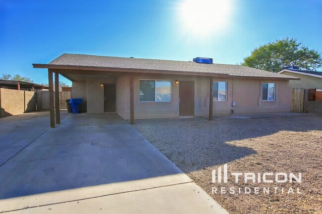 1949 W Chipman Rd in Phoenix, AZ - Building Photo - Building Photo