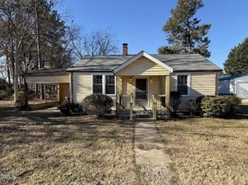 211 North St in Norlina, NC - Building Photo