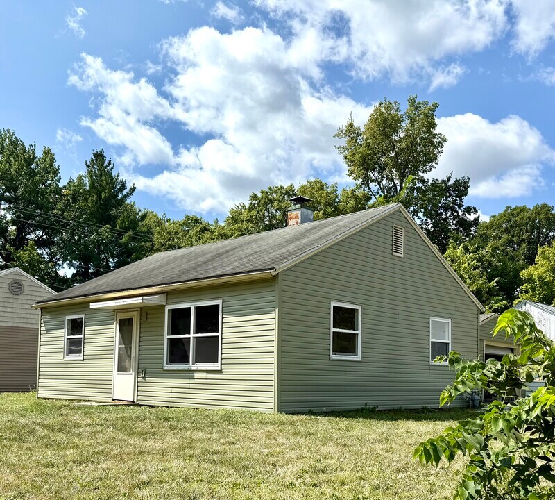 1301 S Cottage Grove Ave in Urbana, IL - Foto de edificio