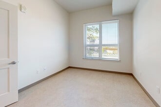 SP Crossing Apartments in Commerce City, CO - Building Photo - Interior Photo