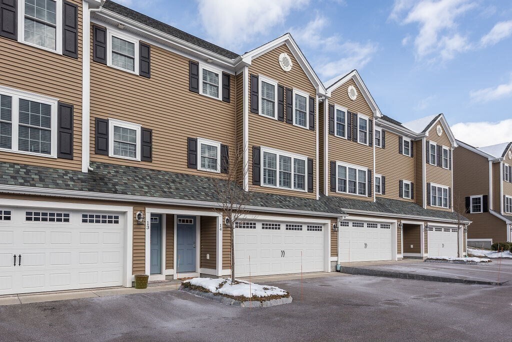 1405 Commerce Way in Attleboro, MA - Building Photo