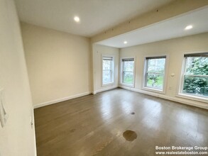 21 Iroquois St, Unit 2 in Boston, MA - Building Photo - Building Photo