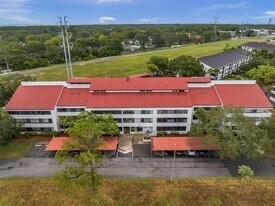 2583 Countryside Blvd in Clearwater, FL - Building Photo