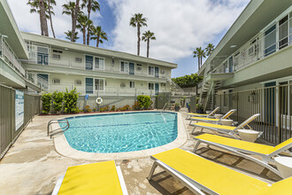 Aztec Pacific Apartments in San Diego, CA - Foto de edificio - Building Photo