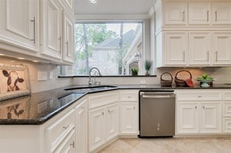 811 Herdsman Dr in Houston, TX - Building Photo - Building Photo