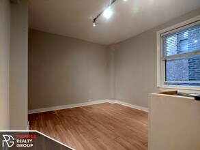 515 W Belmont Ave, Unit 23 in Chicago, IL - Building Photo - Building Photo