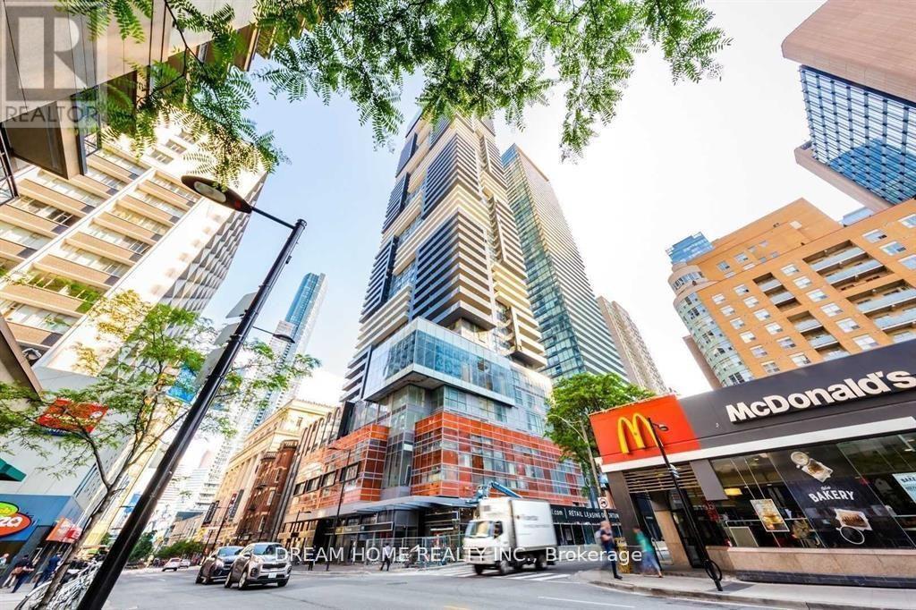 7-817 Grenville St in Toronto, ON - Building Photo