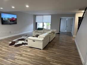 685 NE 206th Terrace in Miami, FL - Building Photo - Building Photo