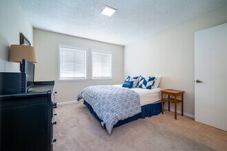 49 Lake Dr in Hendersonville, NC - Building Photo - Building Photo