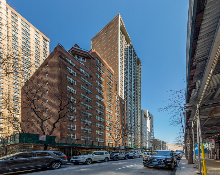 Lausanne Condominium in New York, NY - Building Photo