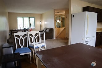 1762 Cottonwood St, Unit 1 in Fairbanks, AK - Foto de edificio - Building Photo
