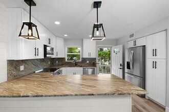 200 N El Mar Dr in Jensen Beach, FL - Building Photo - Building Photo