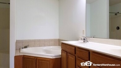 64 Crown Pointe Curve in Hudson, WI - Building Photo - Building Photo